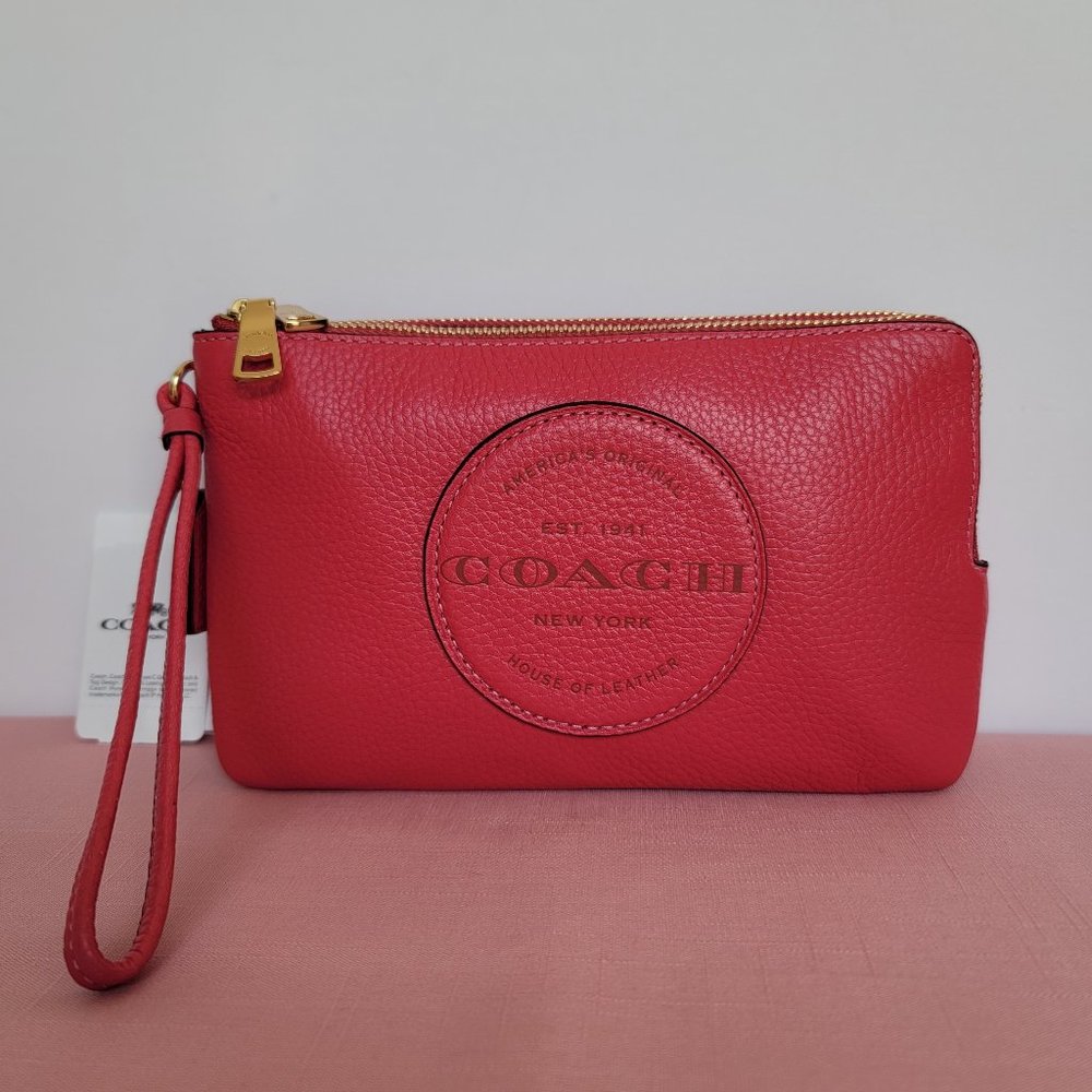 COACH Dempsey Double Zip Wristlet with Patch - Fuchsia color 🎈$98. ⭐